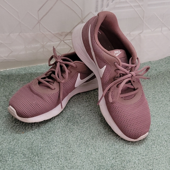 Nike Shoes - Nike sneakers size 9 rose color